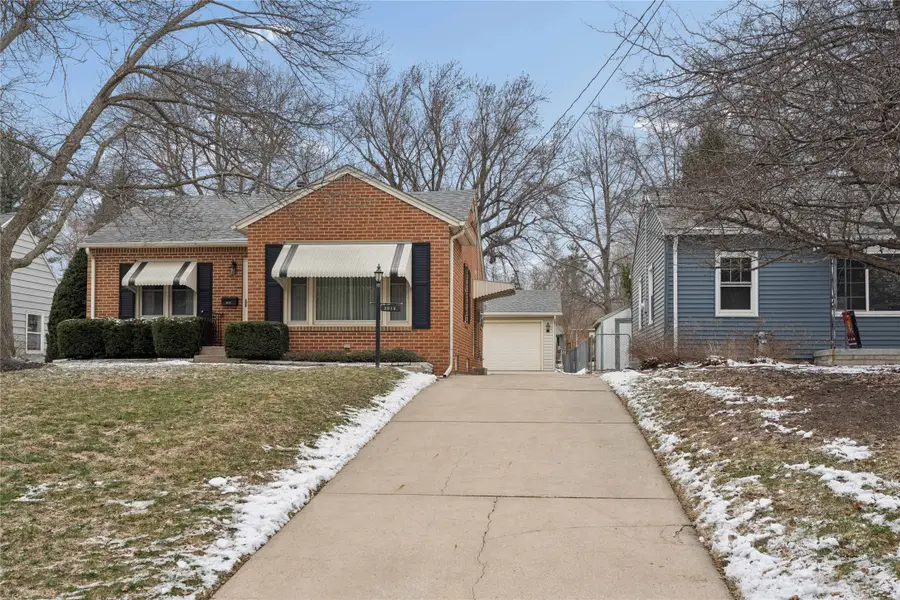 3913 Clinton Avenue, Des Moines, IA 50310 - #2