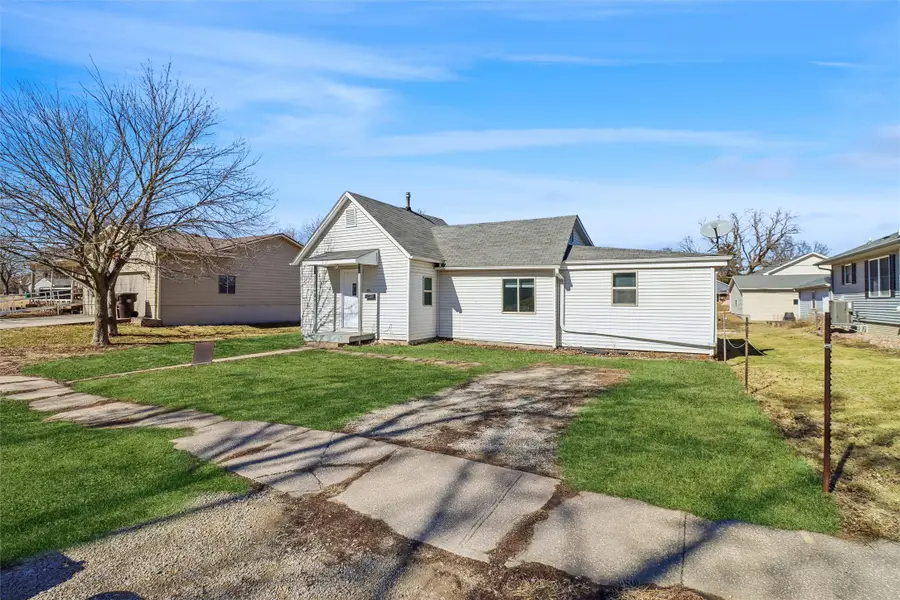 415 E Buchanan Street, Winterset, IA 50273 - #2