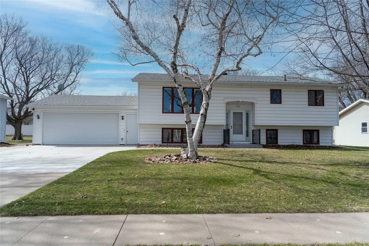201 E 15th Street, Pella, IA 50219 - #1
