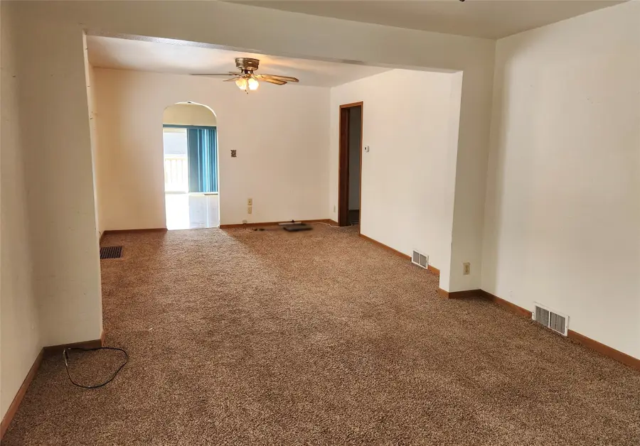 118 E Madison Street, Knoxville, IA 50138 - #2