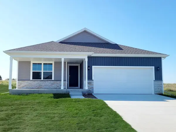 2922 Plum Drive, Norwalk, IA 50211