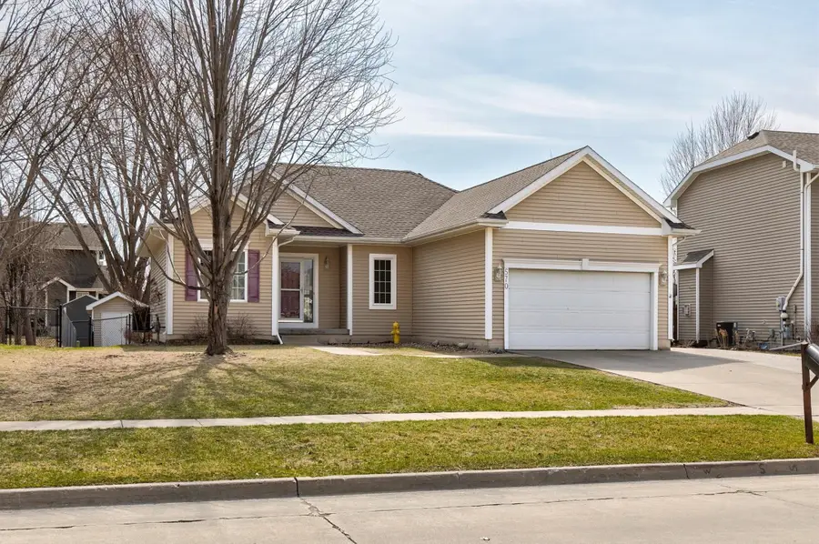 570 SE Parker Drive, Waukee, IA 50263 - #2