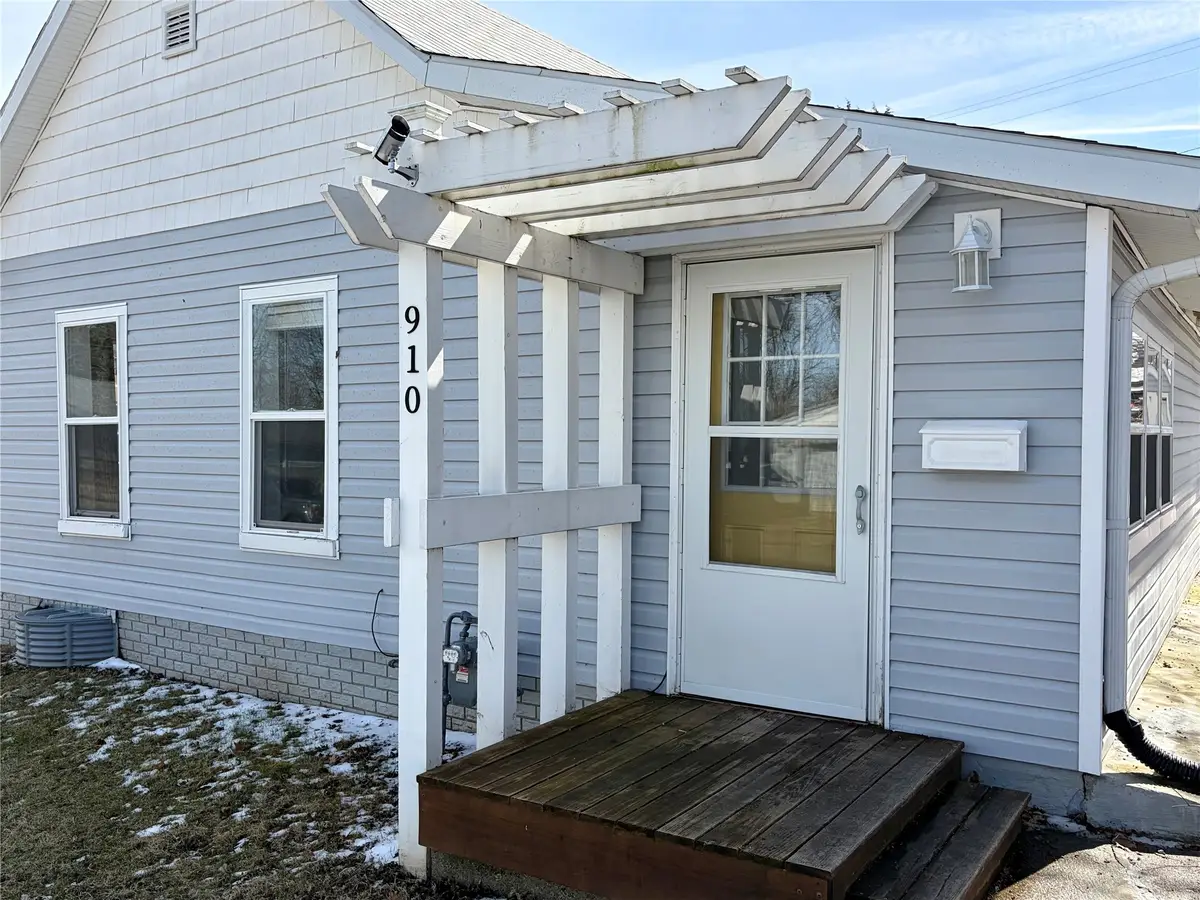 910 E Marion Street, Knoxville, IA 50138 - #1