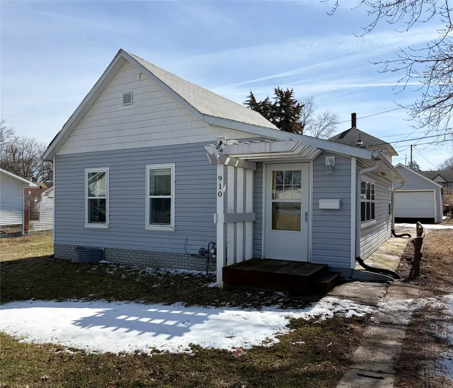 910 E Marion Street, Knoxville, IA 50138 - #2