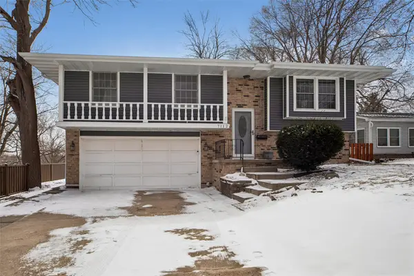 7112 Roseland Drive, Urbandale, IA 50322