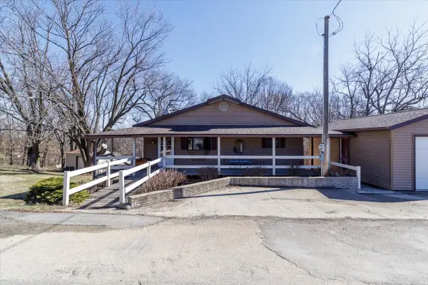 1275 Holiday Lane, Brooklyn, IA 52211