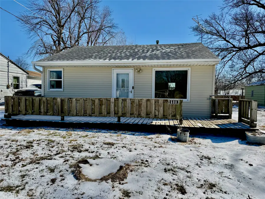 600 E 24th Street S, Newton, IA 50208 - #2