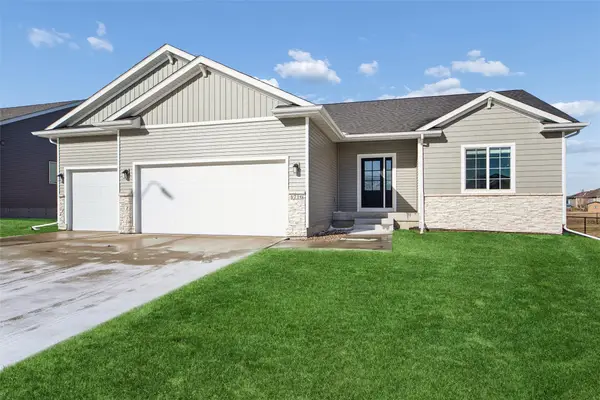 1716 NW Sunset Lane, Grimes, IA 50111