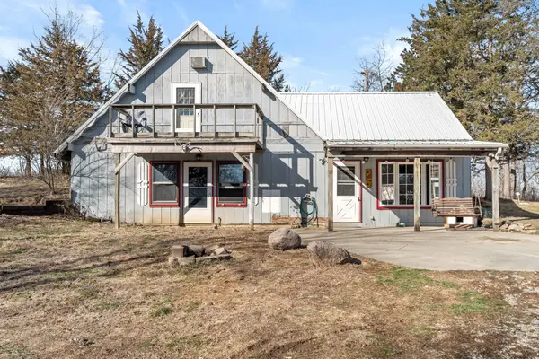 28609 & 28611 Amarillo Avenue, Linden, IA 50146