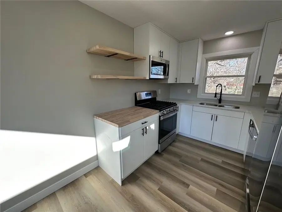 521 W Hutchings Street, Winterset, IA 50273 - #3