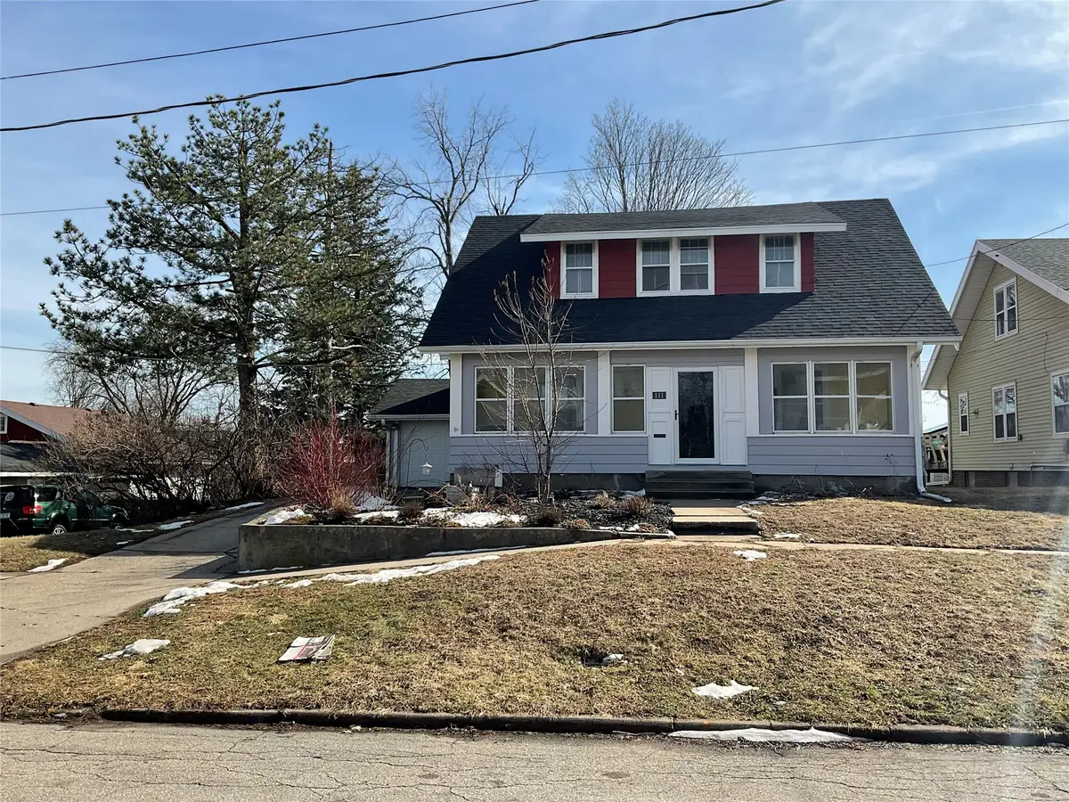 111 S 4th Avenue E, Newton, IA 50208 - #1