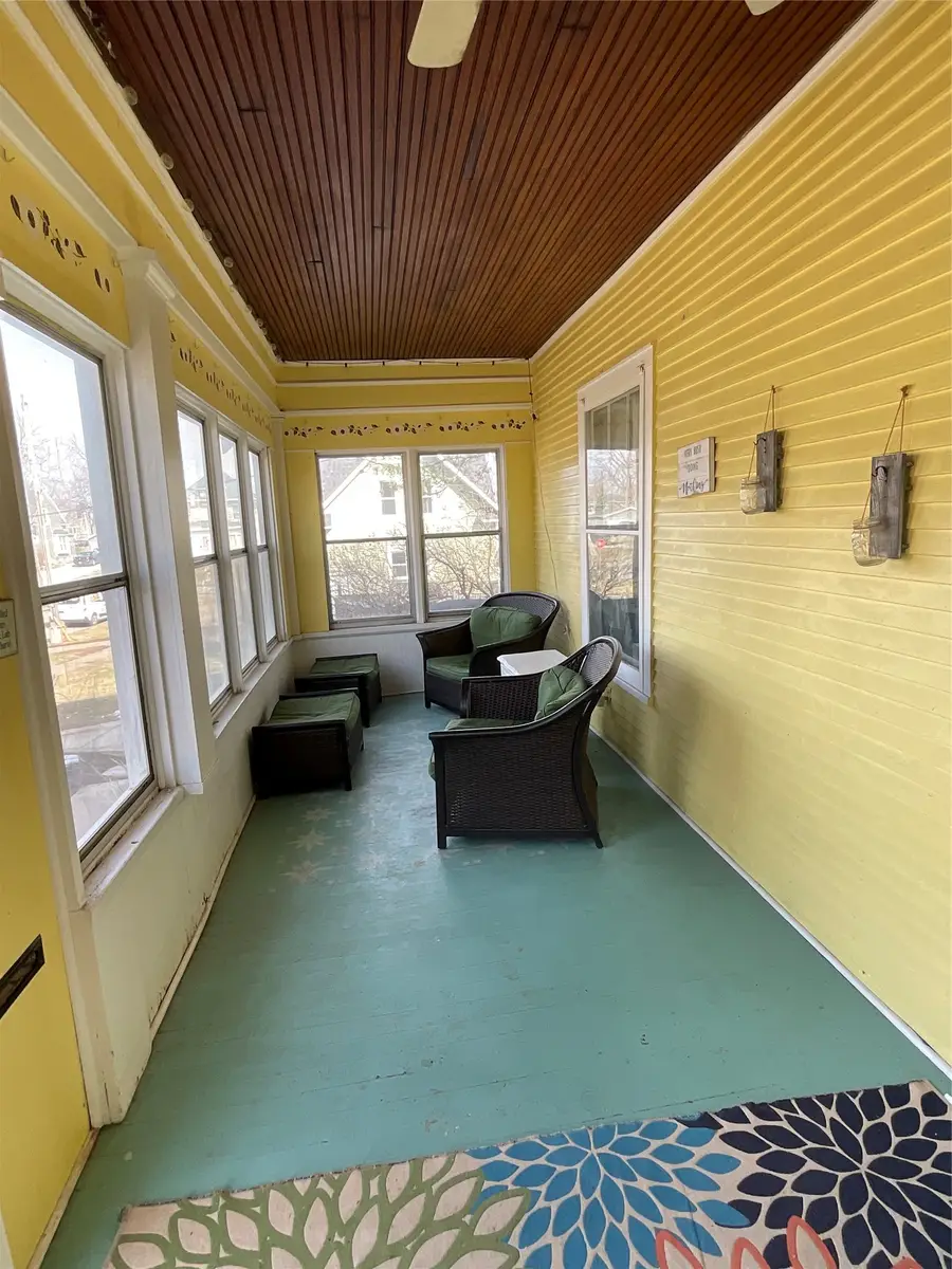 111 S 4th Avenue E, Newton, IA 50208 - #3