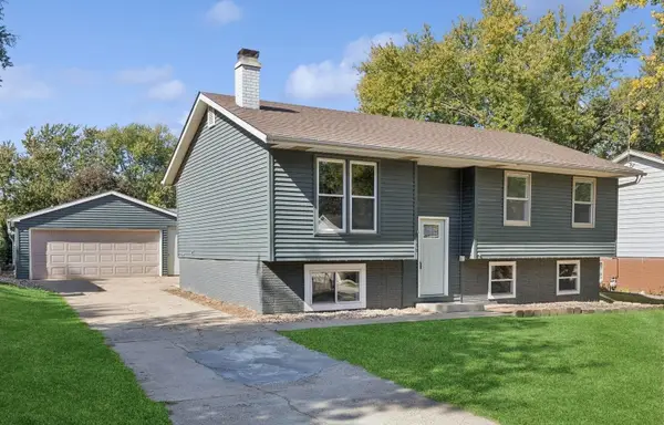 9480 Elmcrest Drive, Norwalk, IA 50211