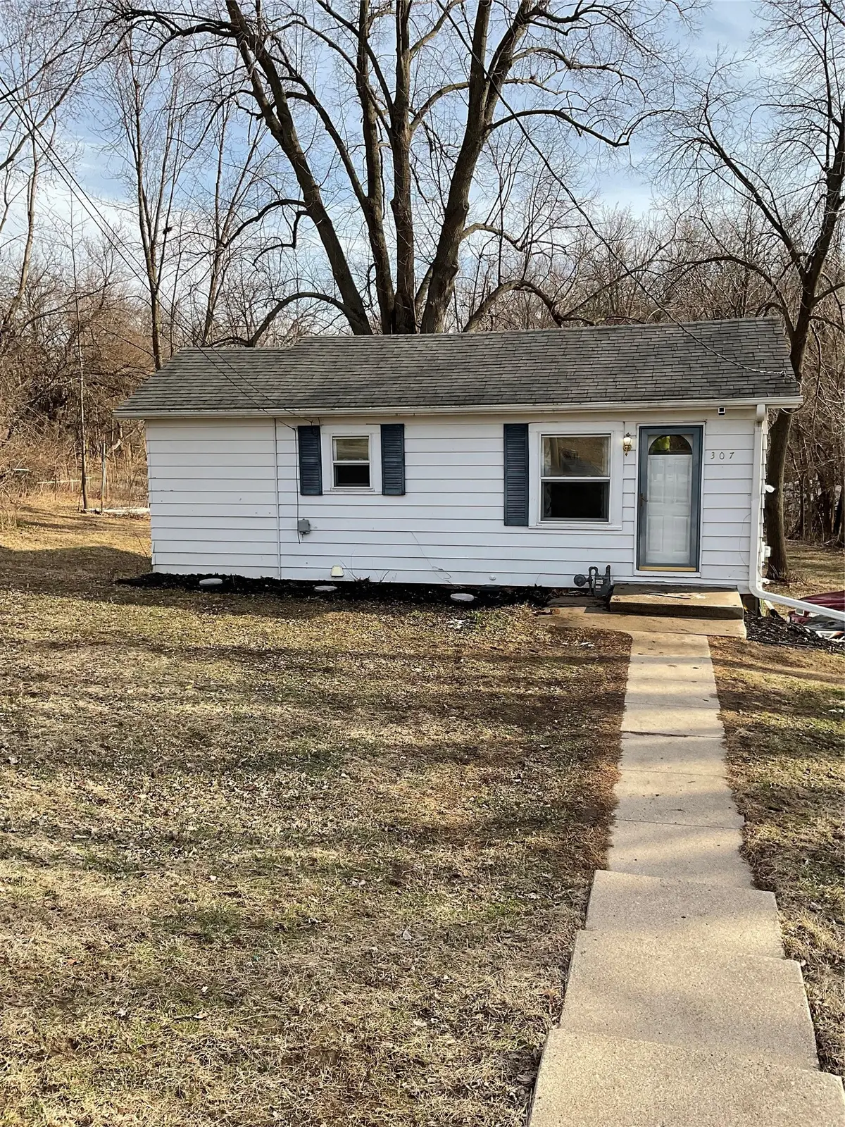 307 N 9th Avenue W, Newton, IA 50208 - #1