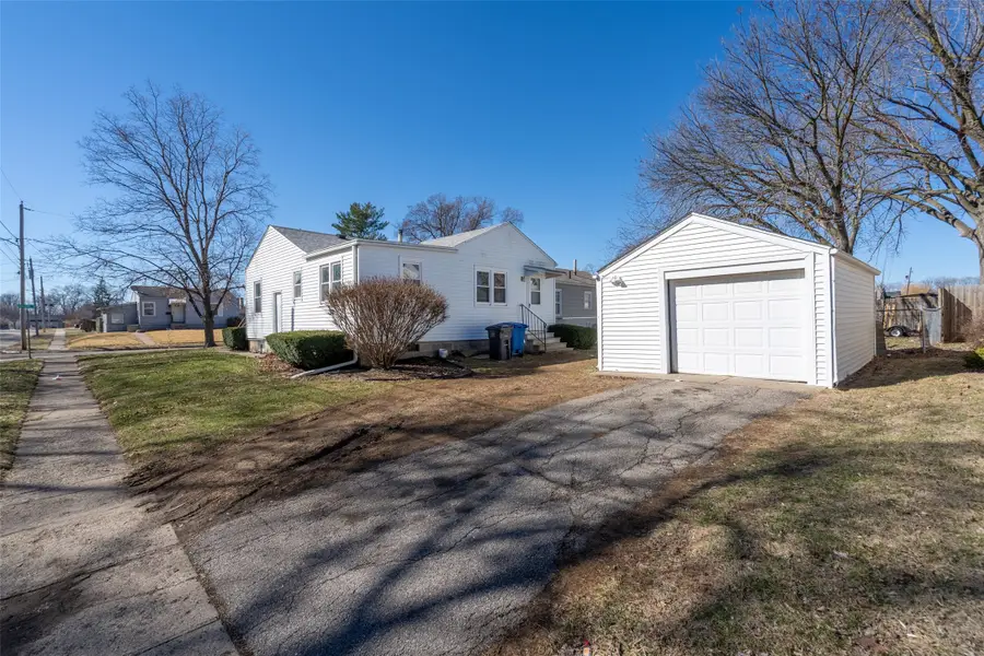 5701 Holcomb Avenue, Des Moines, IA 50310 - #3