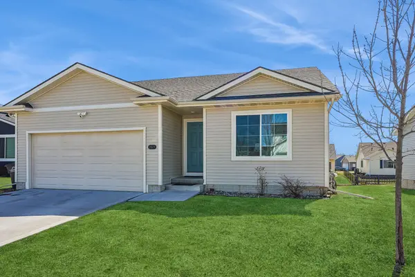 2371 Shadow Creek Circle, Des Moines, IA 50320