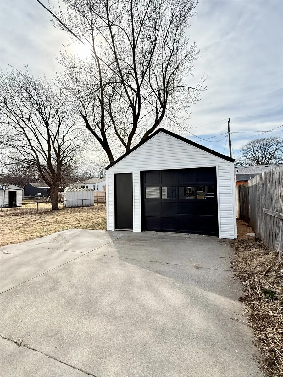 4112 Oxford Street, Des Moines, IA 50313 - #3