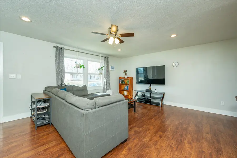 2401 3rd Street Sw, Altoona, IA 50009 - #2