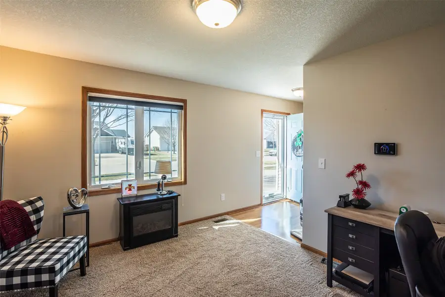 5917 NW 106th Street, Johnston, IA 50131 - #3