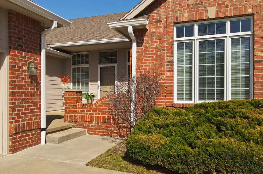 1909 NW 126th Street, Clive, IA 50325 - #2