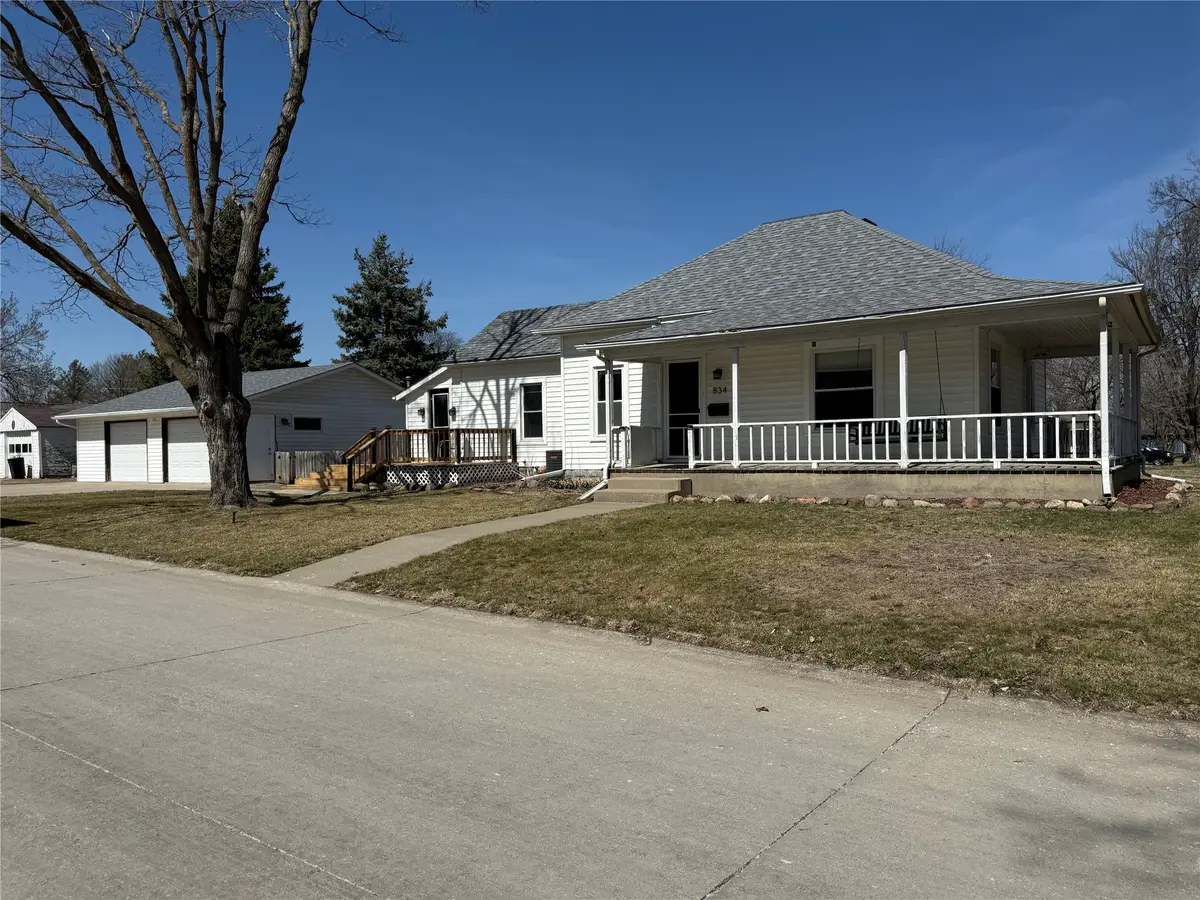 834 S 7th Avenue, Winterset, IA 50273 - #1