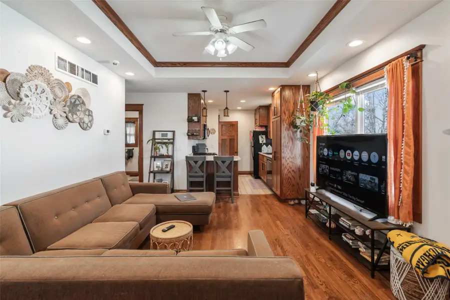 1329 N 4th Avenue E, Newton, IA 50208 - #3