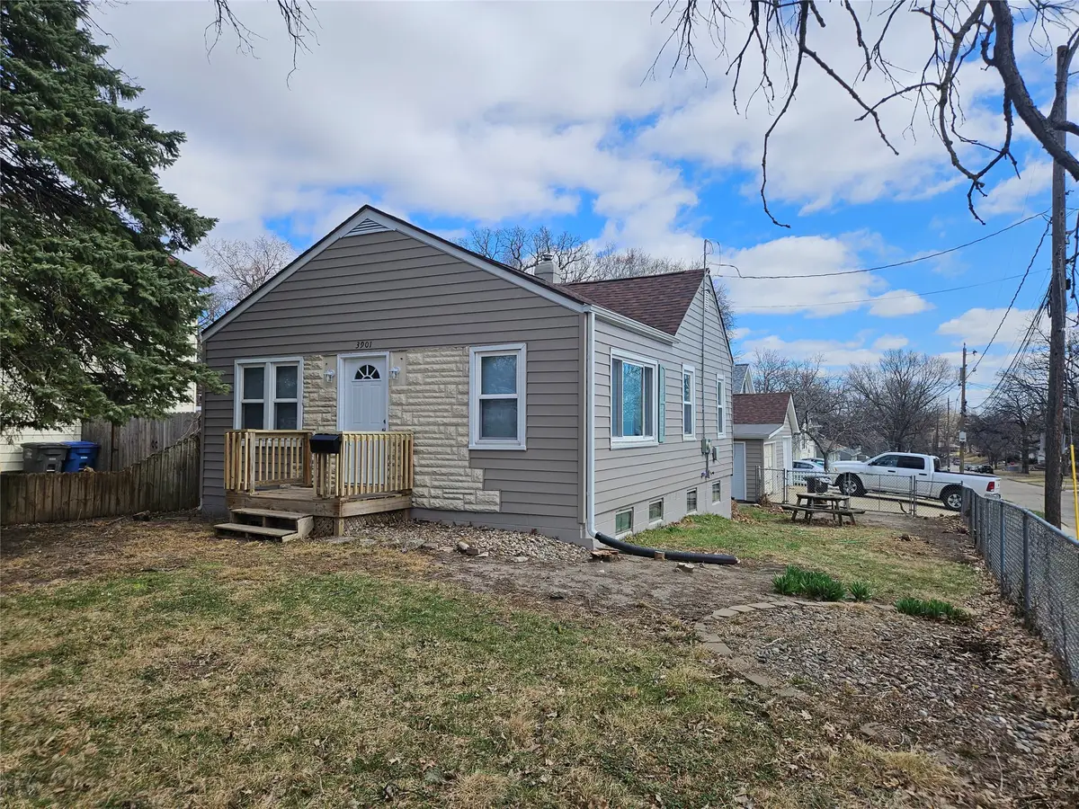 3901 Lower Beaver Road, Des Moines, IA 50310 - #1