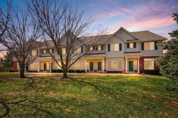 2090 Ridgeview Circle, Clive, IA 50325