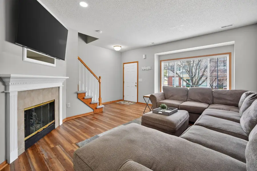 2090 Ridgeview Circle, Clive, IA 50325 - #2