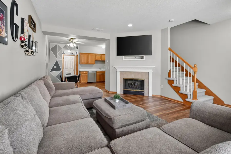 2090 Ridgeview Circle, Clive, IA 50325 - #3