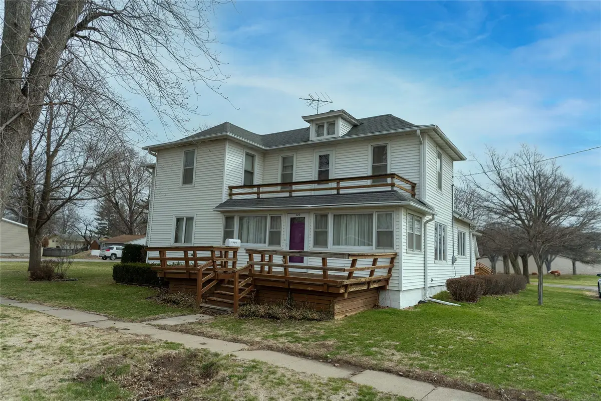 320 3rd Street, Reasnor, IA 50232 - #1