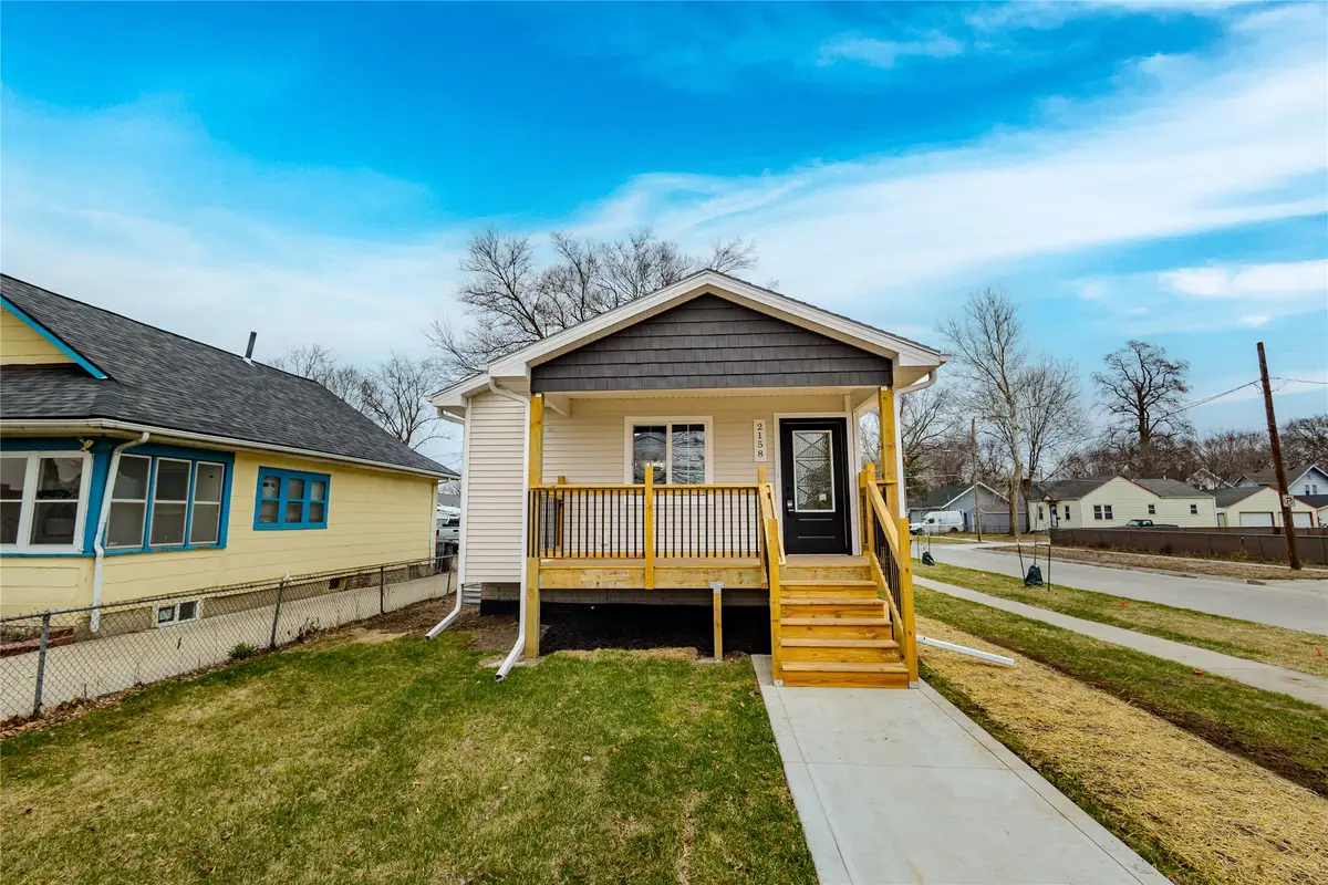 2158 E Walnut Street, Des Moines, IA 50317 - #1