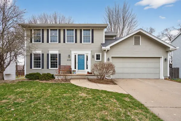 6105 Oakwood Drive, Urbandale, IA 50322
