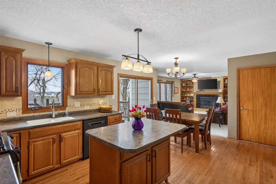 6105 Oakwood Drive, Urbandale, IA 50322 - #3