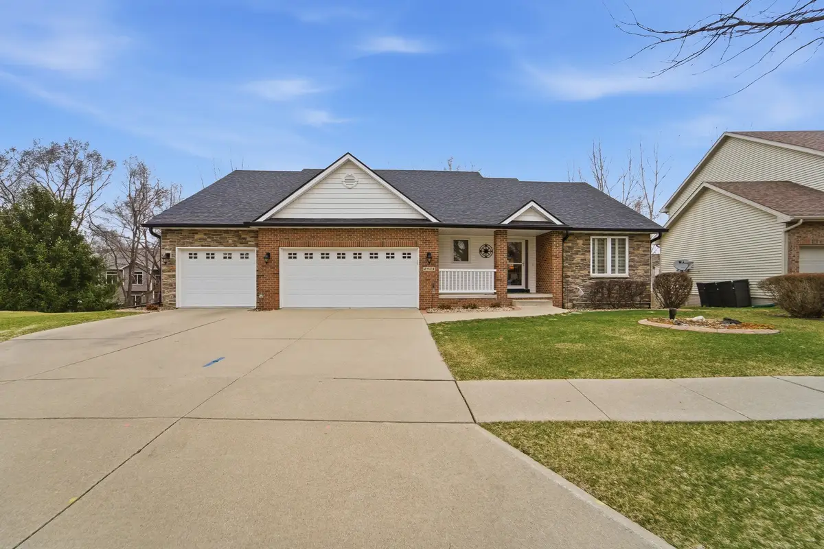 4908 Stream Side Circle, Des Moines, IA 50317 - #1