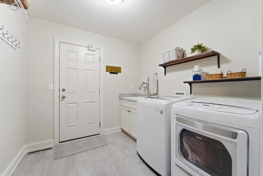 4908 Stream Side Circle, Des Moines, IA 50317 - #2