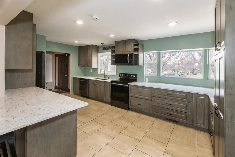 7508 Benton Drive, Urbandale, IA 50322 - #2