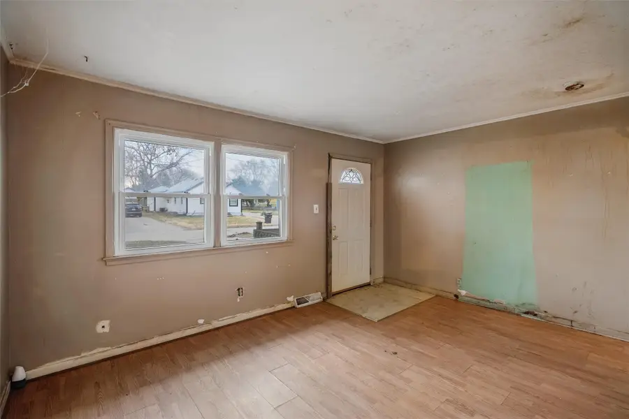 1312 E 27th Court, Des Moines, IA 50317 - #3