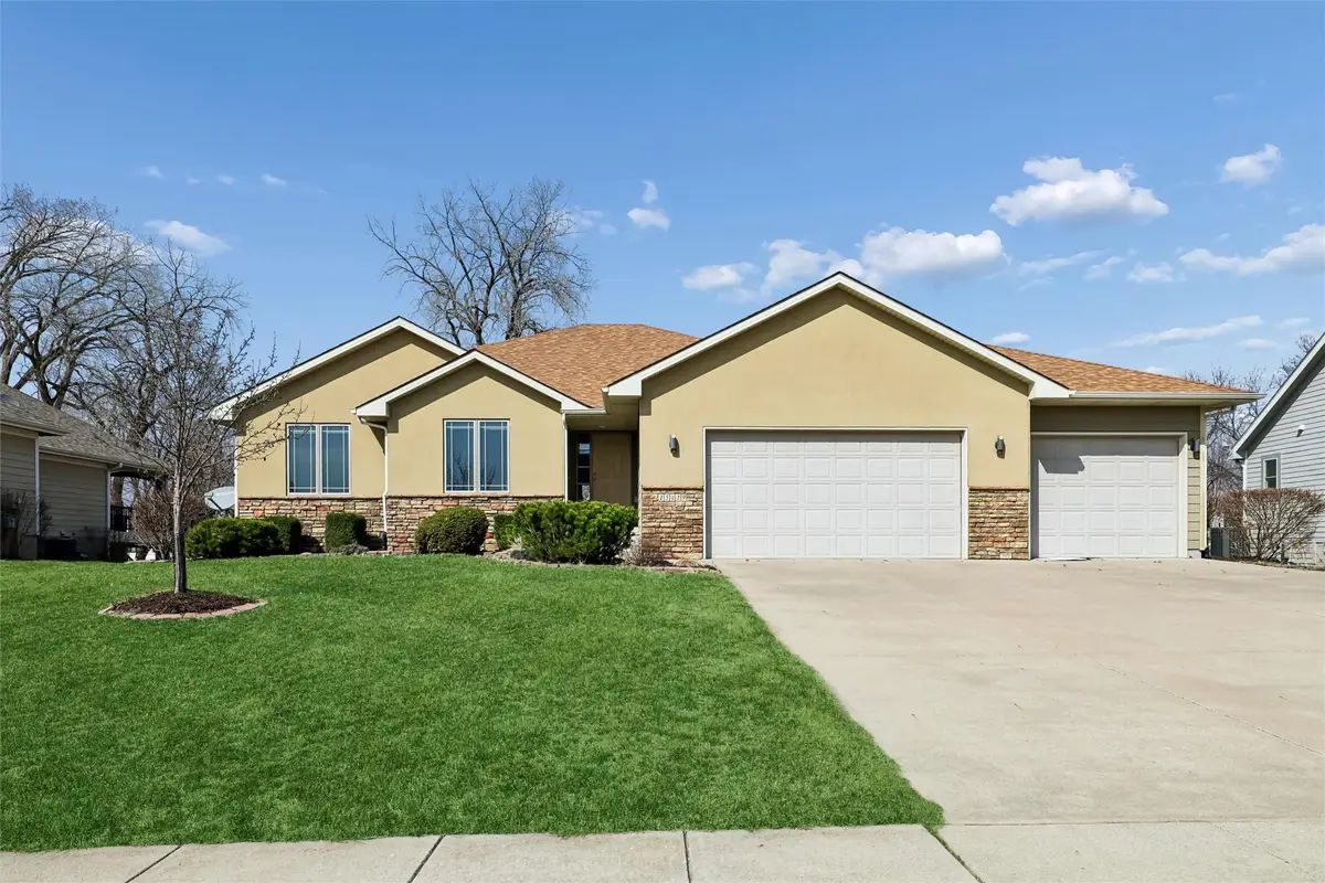 15419 Northview Drive, Urbandale, IA 50323 - #1