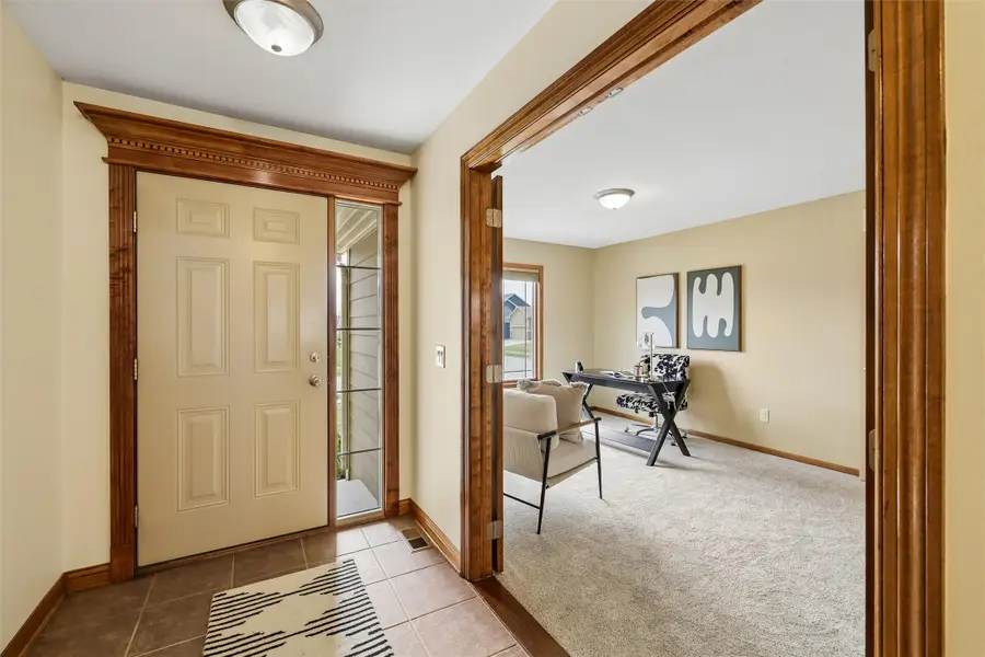 15419 Northview Drive, Urbandale, IA 50323 - #2