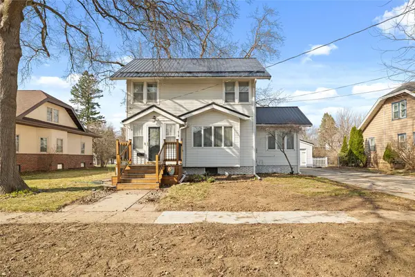 618 S 6th Avenue W, Newton, IA 50208