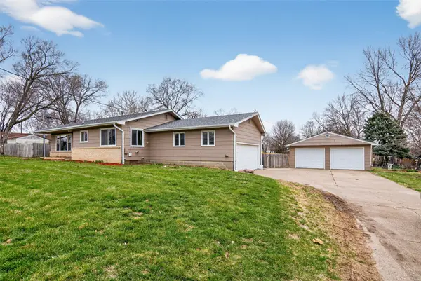 2630 E Aurora Avenue, Des Moines, IA 50317