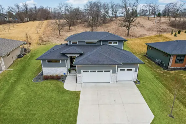 10208 Hidden Valley Drive, Johnston, IA 50131