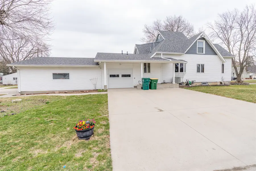 621 W Jefferson Street, Winterset, IA 50273 - #2