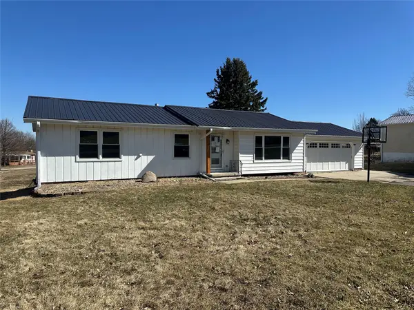 418 East Street, Gladbrook, IA 50635