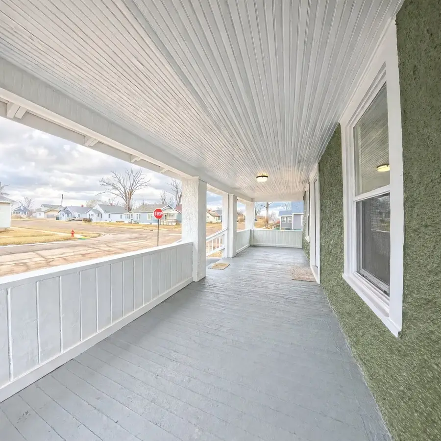 17 N 11th Avenue, Marshalltown, IA 50158 - #3