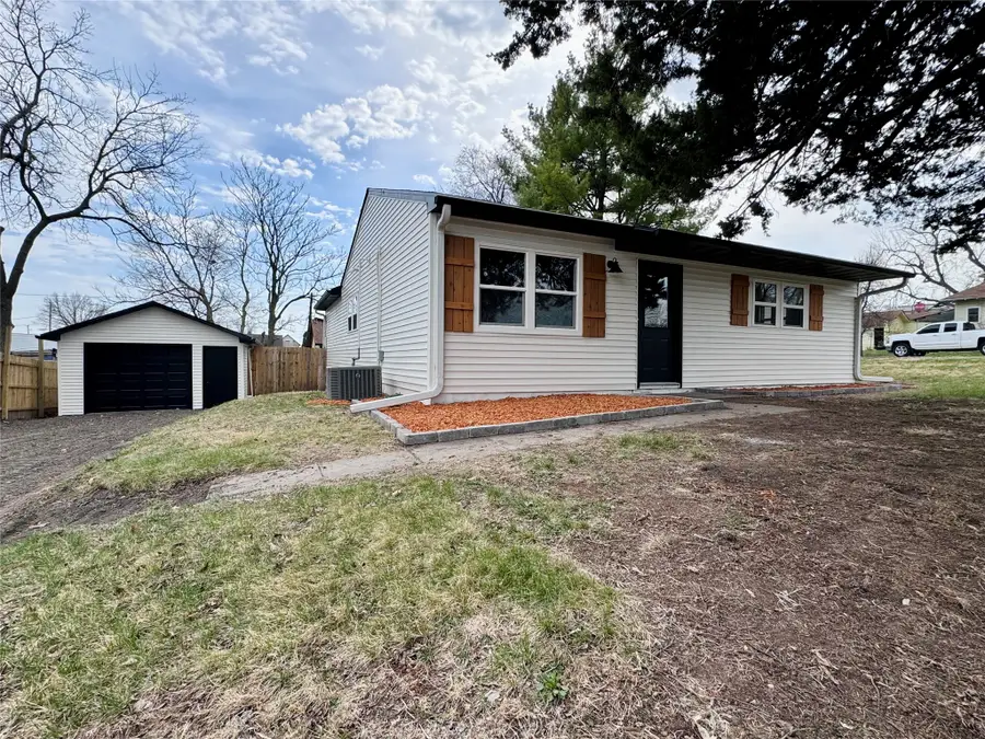 1402 E Marion Street, Knoxville, IA 50138 - #3