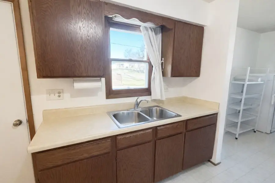 908 Gordon Drive, Knoxville, IA 50138 - #2