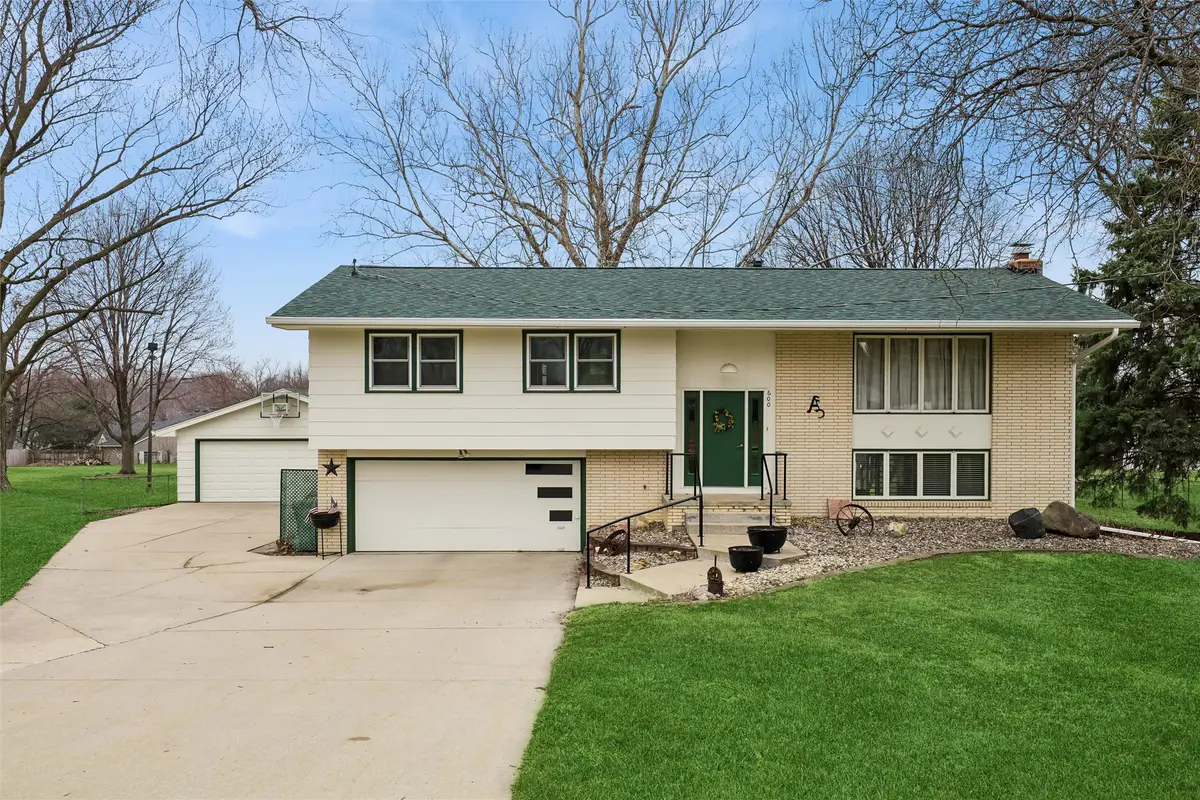 600 N Shadyview Boulevard, Pleasant Hill, IA 50327 - #1