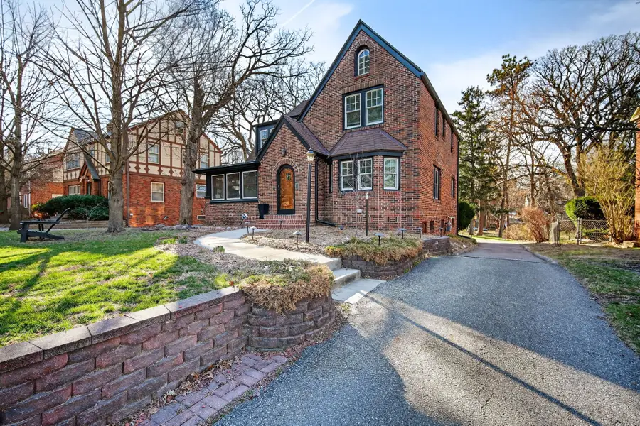 6012 N Waterbury Road, Des Moines, IA 50312 - #2